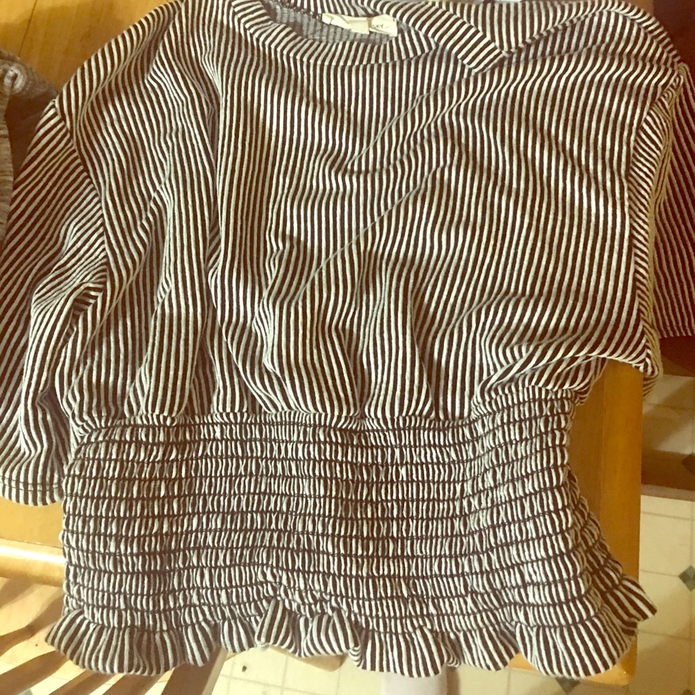 Brand new scrunched crop top !